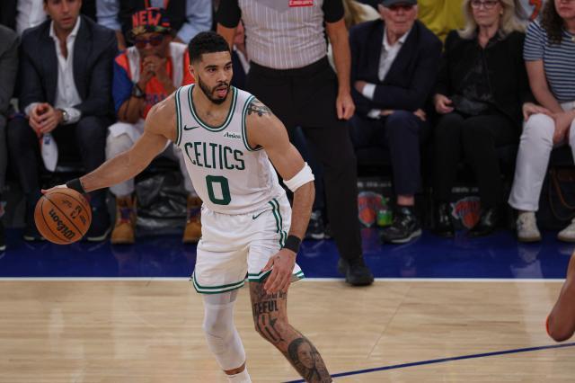 体育平台-【早报】翻过那座山！郑钦文生涯首胜萨巴伦卡！