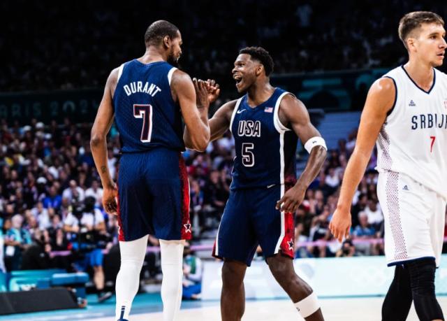 1722189942803037331.png 体育赛事-亮相巴黎大秀肌肉!美国男篮三节摧毁世界亚军