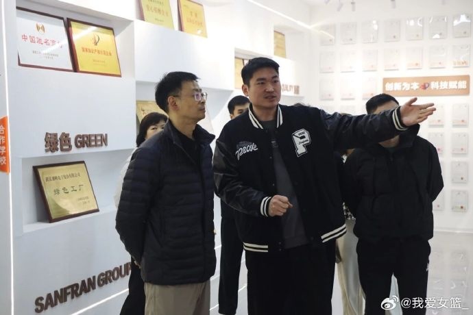 在线体育-中国篮球协会副主席杨阳一行莅临武汉女篮进行调研指导