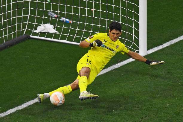 1685572544711071949.jpg 开云平台-【欧联杯】曼奇尼乌龙+失点,塞维点球击败罗马夺冠!