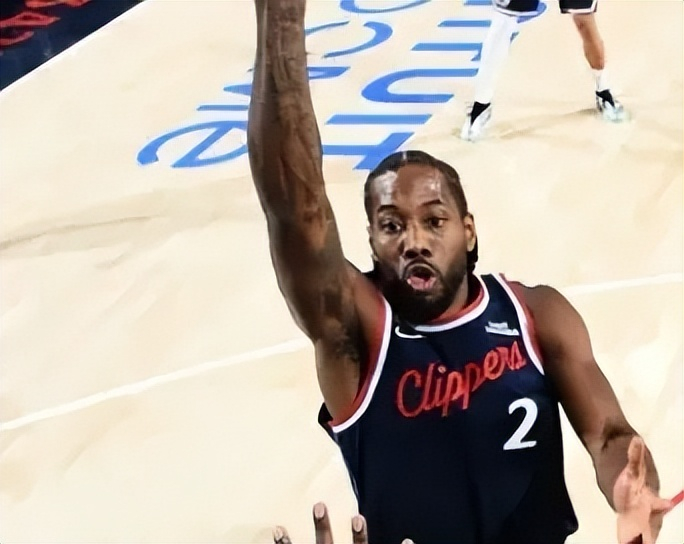 泰伦卢疯了？哈登离队后让伦纳德变成持球大核，伤病隐患瑟瑟发抖|詹姆斯·哈登|快船|克利夫兰骑士队|洛杉矶快船队|泰伦-卢_新浪新闻