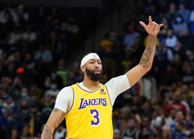 体育平台-对弈大帝攻防不落下风 浓眉虽有小伤但已渐入佳境