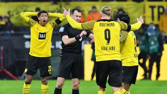 官方网站-胡梅尔斯给拜仁送3分？多特：裁判给拜仁送3分！