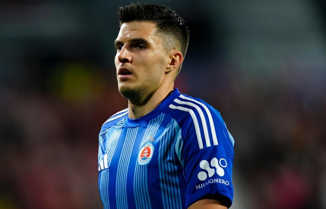 在线体育-喜讯！浙江队敲定欧冠级别中场神将 19场6球3助攻 中超争冠或变天